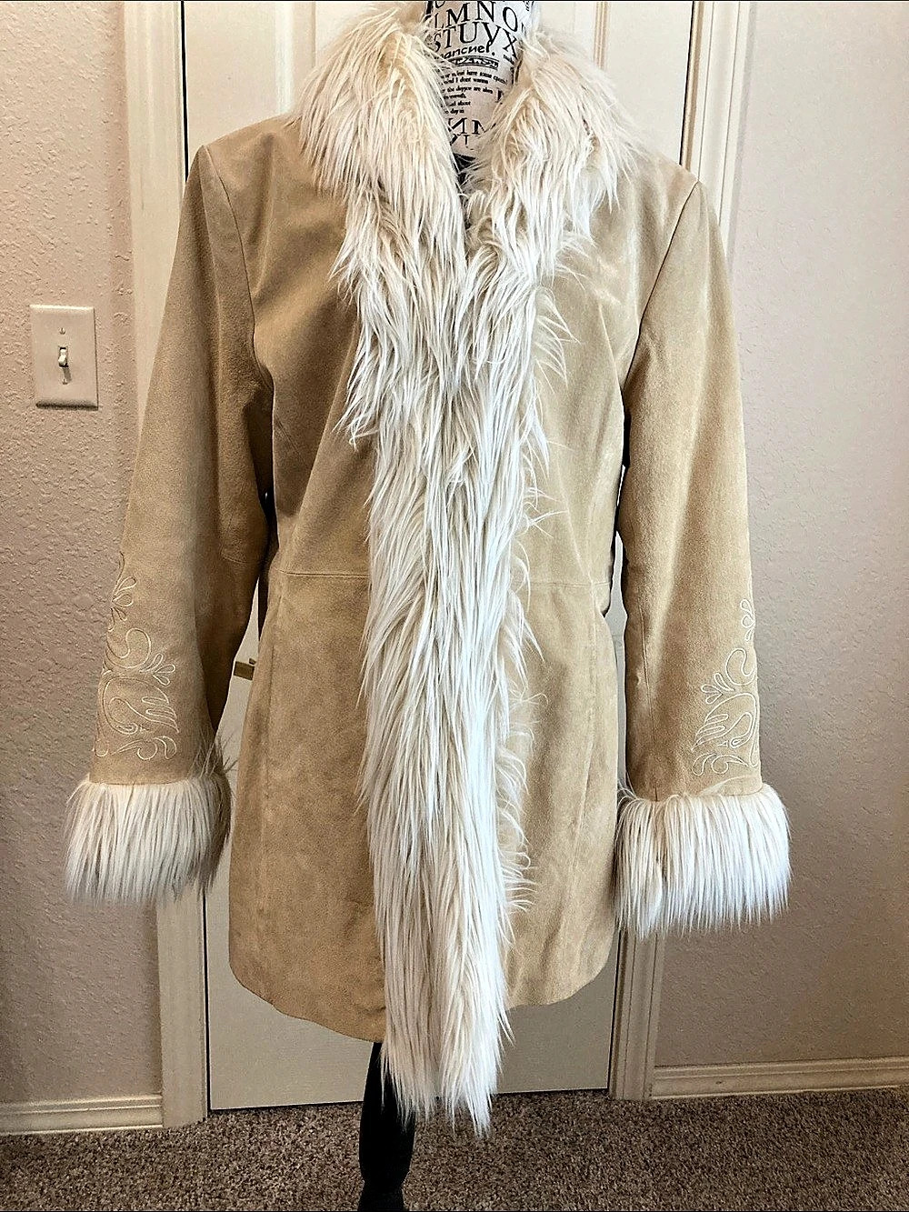 MIXI Faux Fur Trim Embroidered Coat Beige Large Like New